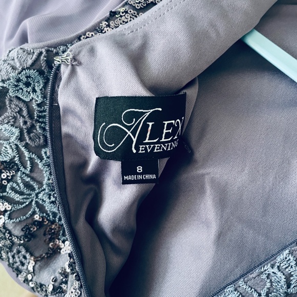 Alex Evenings Women's Sequined-Lace A-Line Dress Empire Waist Lilac Sleeveless 8 - Picture 10 of 10